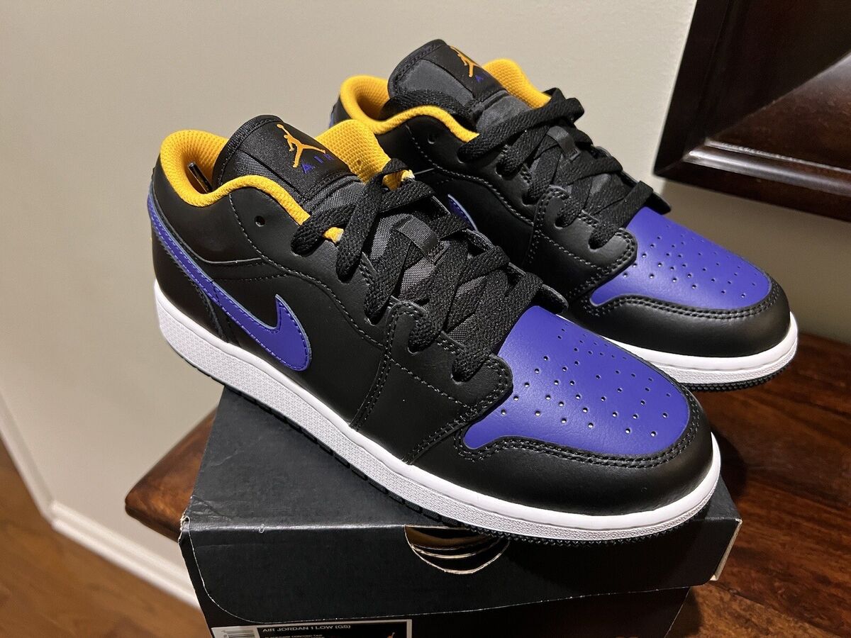 Nike Air Jordan 1 Low GS 6.5y Purple Black Condor-Taxi Nike Air Jordan 1 Low GS 6.5y Purple Black Condor-Taxi