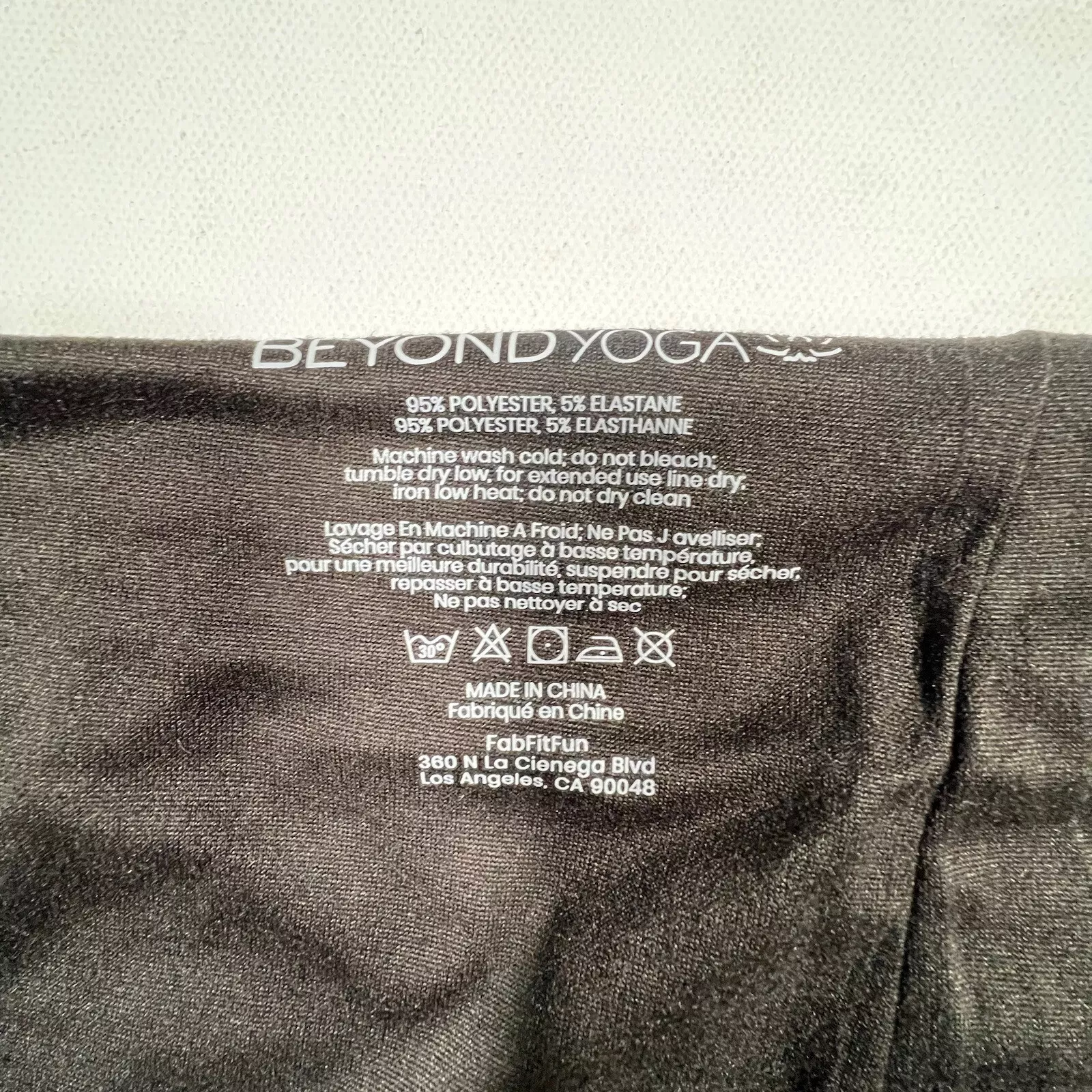 beyond-yoga infinity scarf zip pocket 