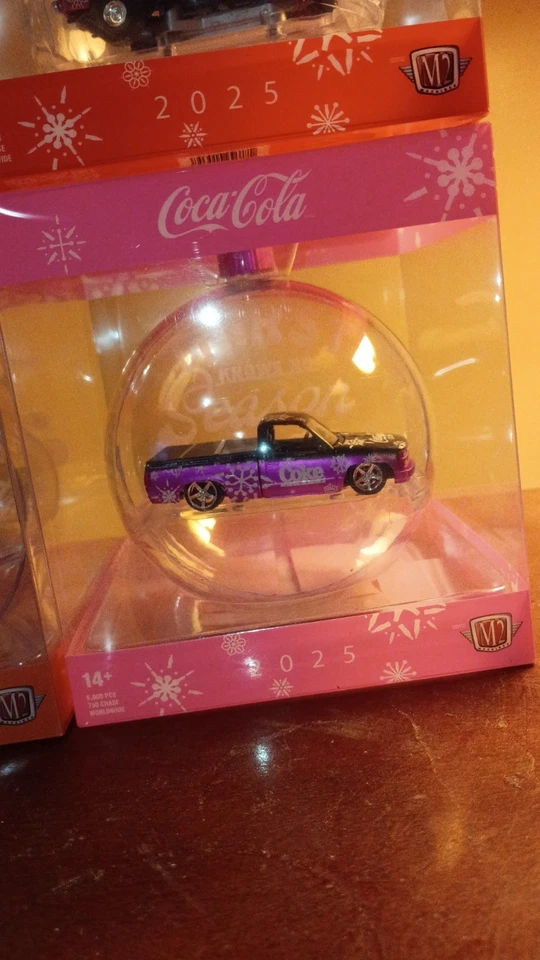 Colección de adornos navideños Coca-Cola 2025 M2 - Juego de 7 Foto 3 de 4