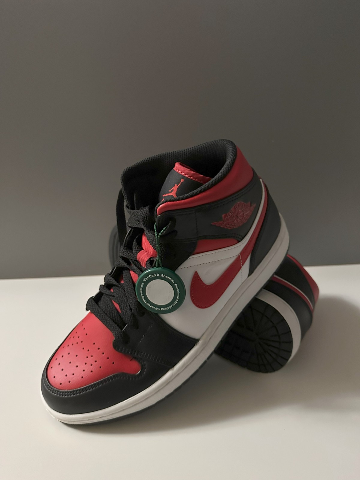 Nike Air Jordan 1 Mid White Black Red Chicago Bred Toe 2022 Mens image 2