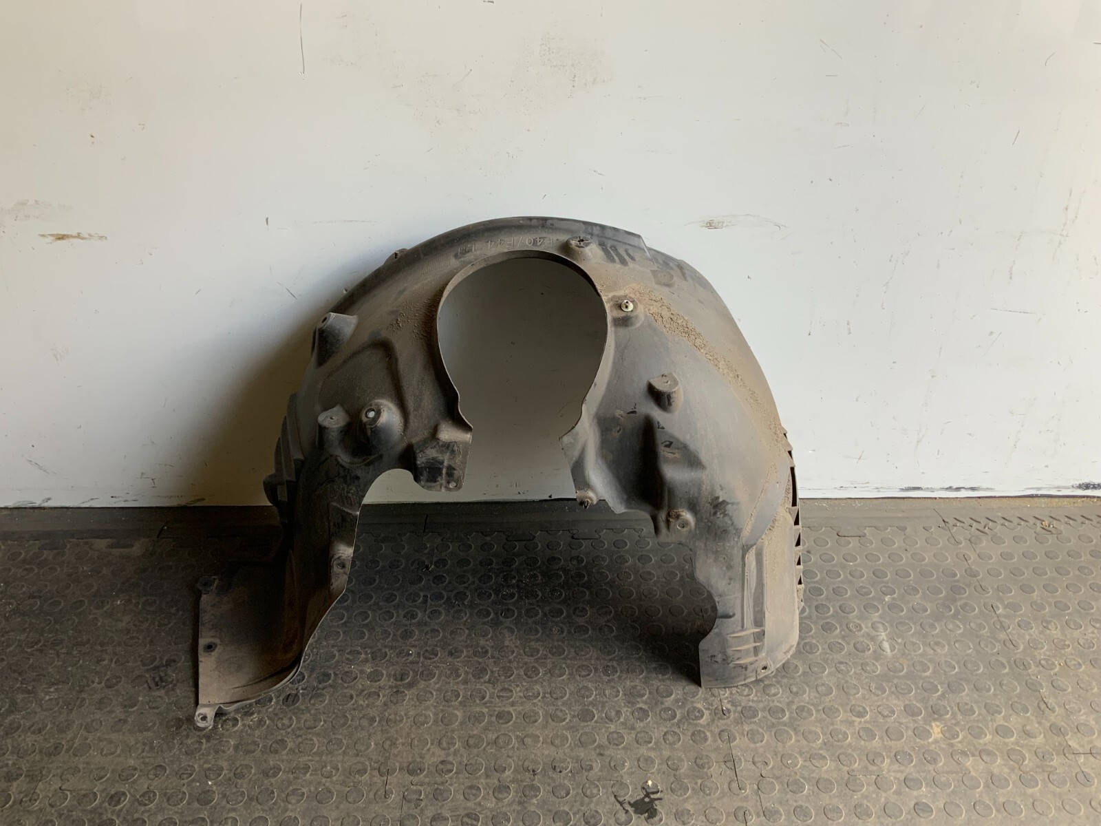 BMW 1 SERIES F40 F44 PASSENGER SIDE FRONT WHEEL ARCH COVER 7436645 