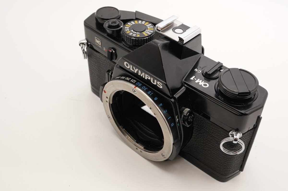 OLYMPUS OM-1 MDモデル MC 50mm F1.4 Olympus OM-1 with 50mm f/1.4 lens and leather case (film