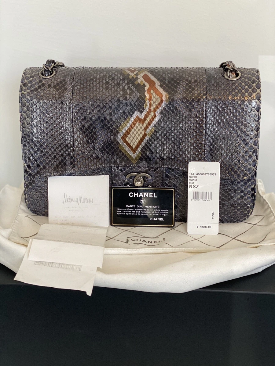 Chanel - Authenticated Chanel 19 Handbag - Python Black for Women, Good Condition