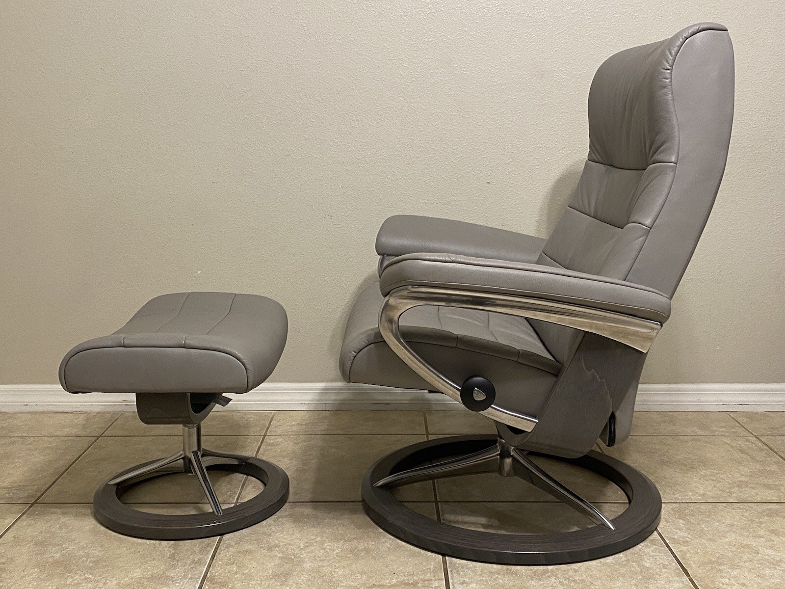 Ekornes Stressless SIGNATURE Leather Recliner Opal Chair Ottoman Furniture