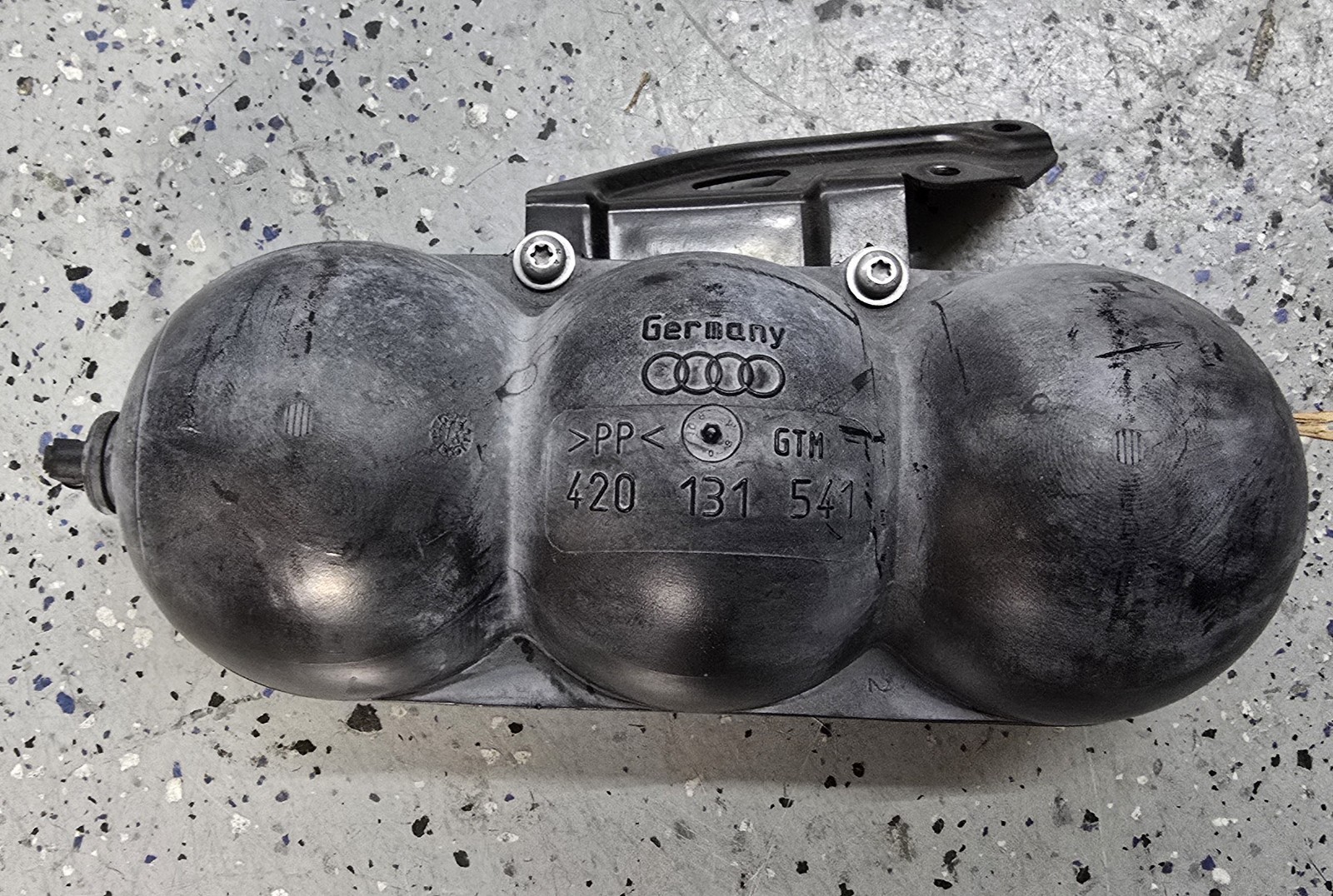 Lamborghini Huracan Vacuum Tank 420131541