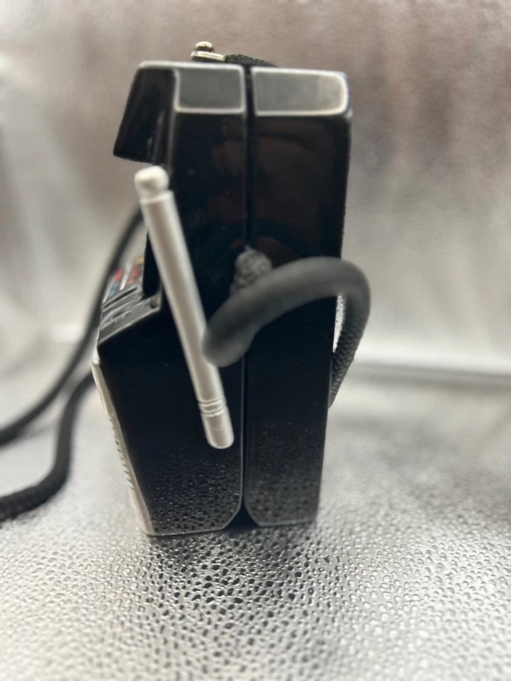 Máquina tragamonedas Timmy Woods Beverly Hills blanco y negro bolsa de madera de acacia hecha a mano Foto 4 de 4