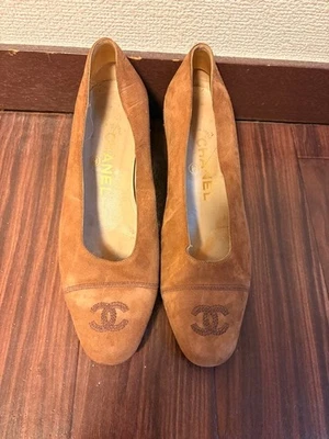 Chaussures CHANEL escarpins talon Cocomark EU 36 US 6 daim marron authentique - Photo 1/4