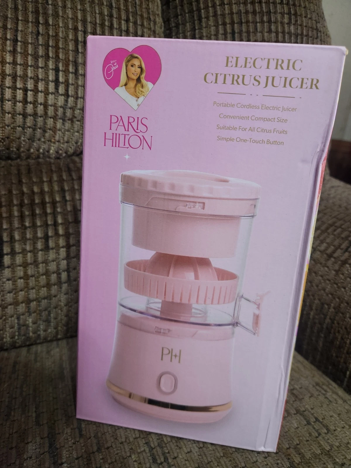 Paris Hilton Citrus Juicer Mini Portable Cordless Juicer USB Rechargeable Base
Opens in a new window