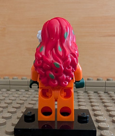 LEGO Poison Ivy Minifigure 70912 Arkham Asylum Prison Suit SH0342