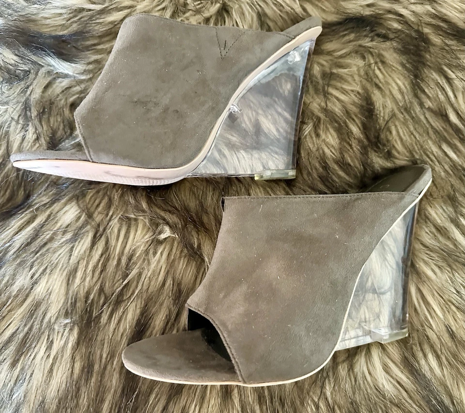 Mules de cuña transparentes Cape Robin talla 8,5 - tacones sin cordones de gamuza topo Foto 2 de 4