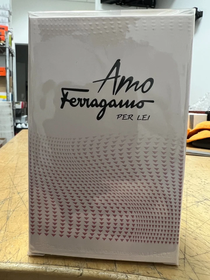 Парфюмированная вода AMO Per Lei от SALVATORE FERRAGAMO спрей 1 унция/30 мл - Изображение 2 из 3
