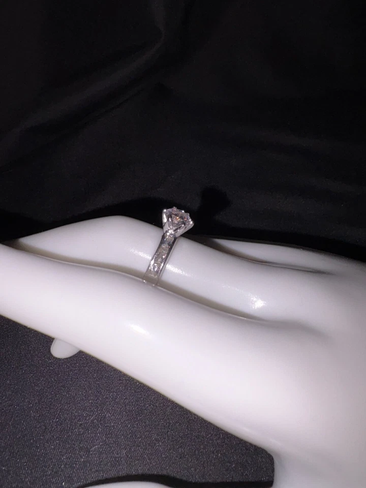Beautiful FJ white Topaz Birthstone ring size 8 - Image 2 of 4