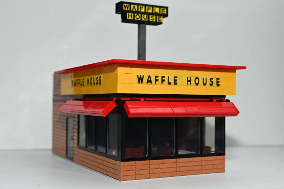 Modelo de restaurante waffle personalizado 24 horas compatível construído com tijolos LEGO® reais - Imagem 2 de 4