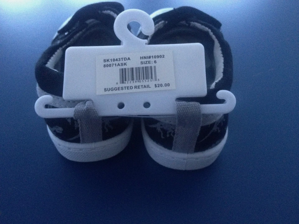 NUEVO Niño Pequeño **6**7**18-24 meses SKIDDERS Negro Lona Zapato Tenis Dinosaurios Foto 3 de 3