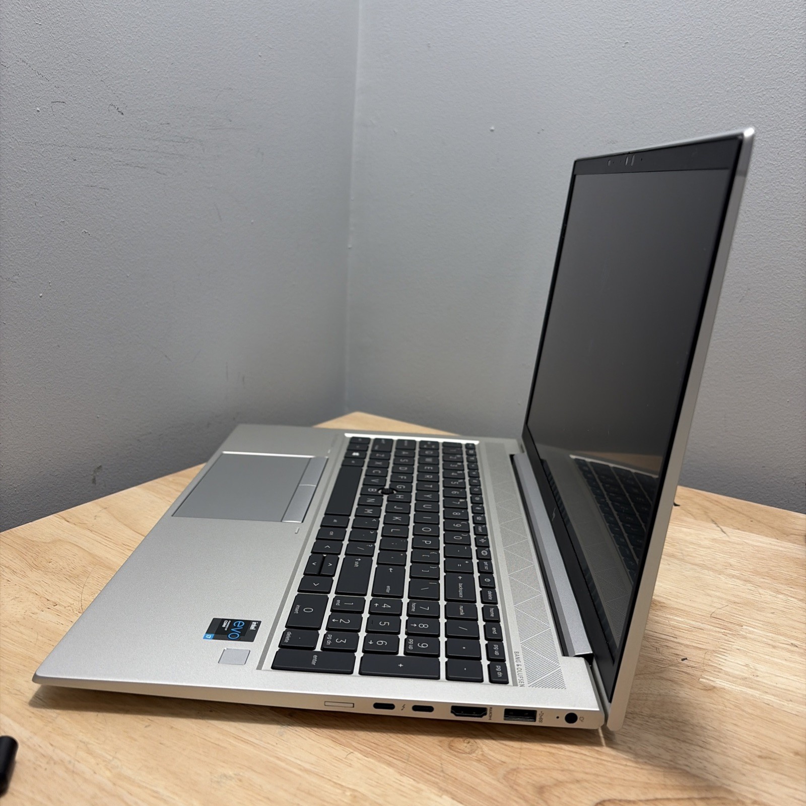 HP EliteBook 850 G8, 15.6-Inch Laptop, with i7-1165G7, 1 TB SSD (Solid State Drive), Windows 11 Pro