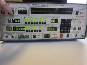 Tekelec TE 820A DS1 Frame Simulator Analyzer w/ Cards  (Tested Works Read Desc)