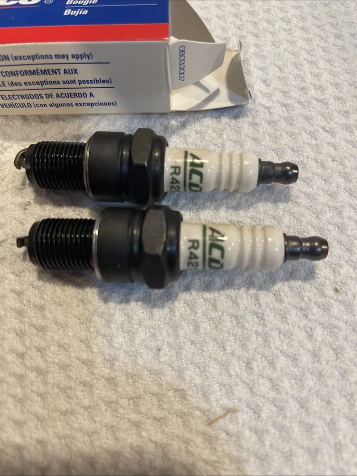 JUEGO DE 2 BUJÍAS AC Delco R42XLS, totalmente nuevas Foto 4 de 4