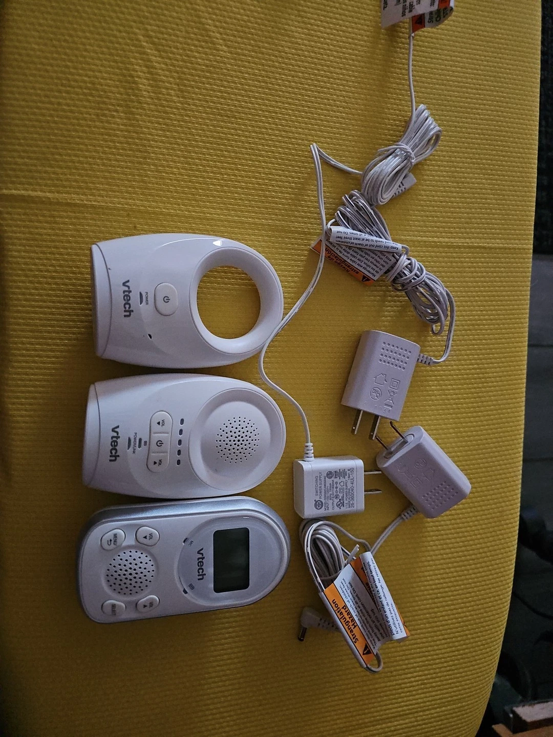 VTech DM1111 Enhanced Digital Audio Baby Monitor Bundle With AC Adapters Works