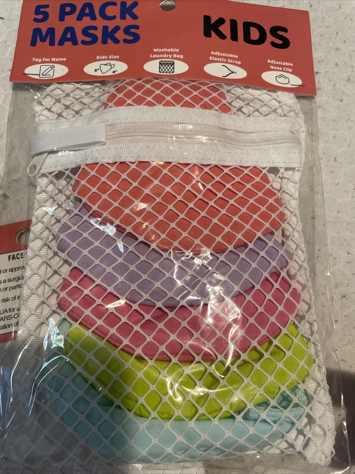 3) Mascarillas faciales para niños talla única paquete de 3 (1 niño 2 niña) con bolsa de lavandería de malla. Foto 4 de 4