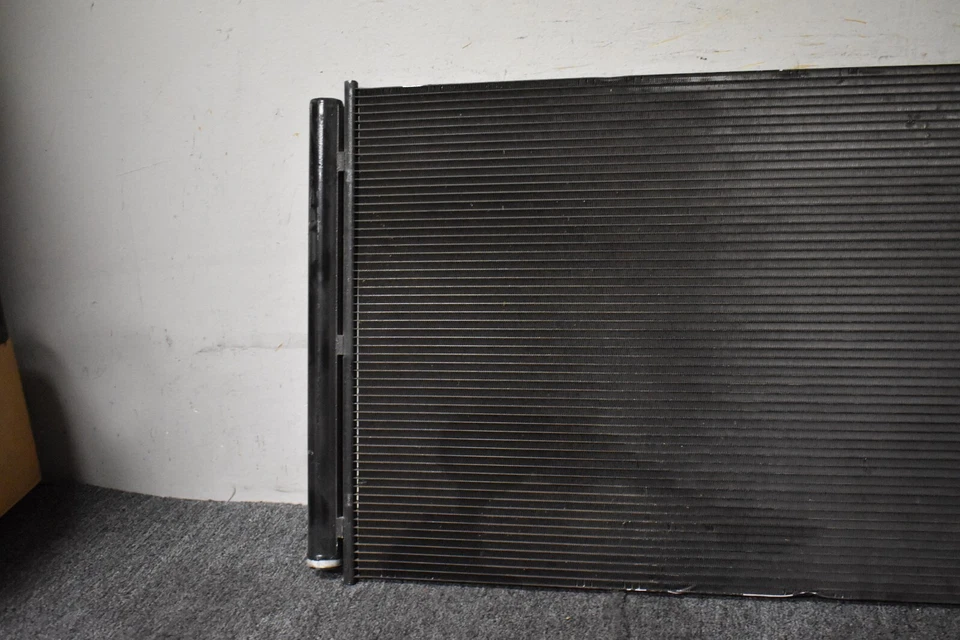 Mercedes Benz S550 2014-2019 condensador de CA fabricante original de fábrica Foto 2 de 4