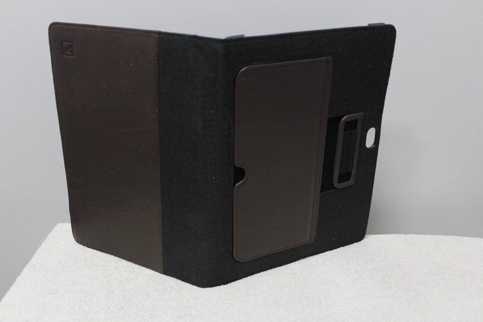 Microsoft  Surface 3 Case-Leather/Felt-PT Platinum-MMS3LF2-Brand New in Box - Image 4 of 4