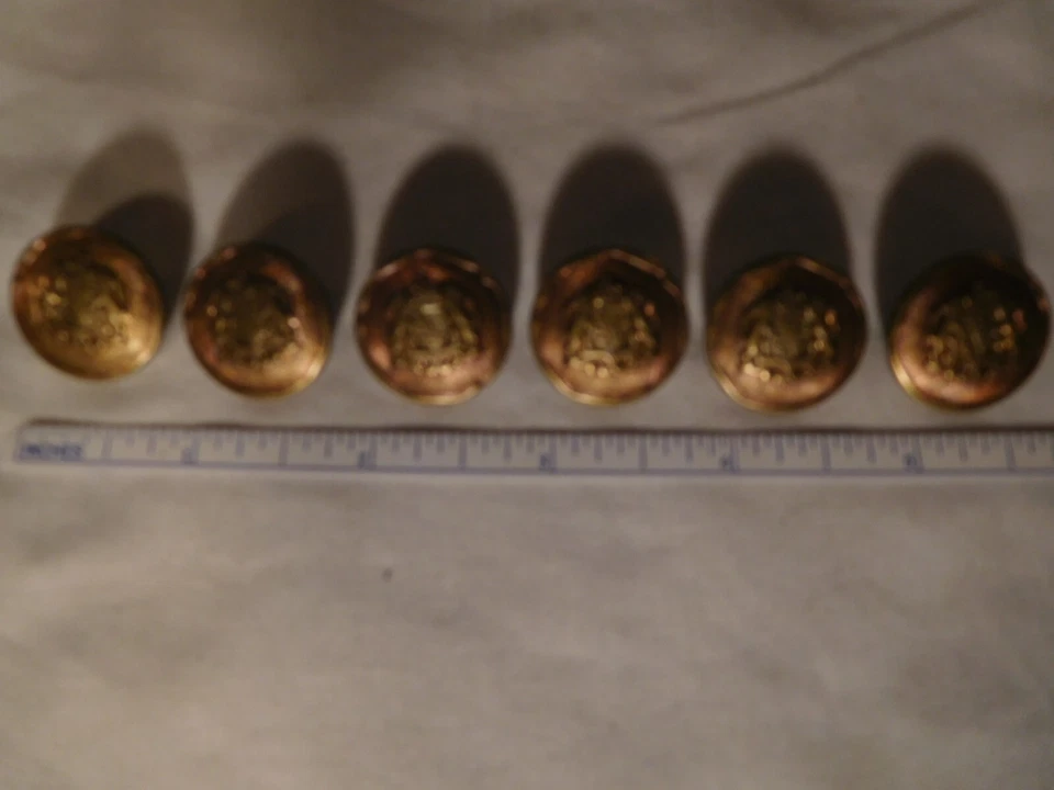 8 Vintage 7/8 inch Brass/Copper Color Coat of Arms Metal Button Lot - Image 3 of 4