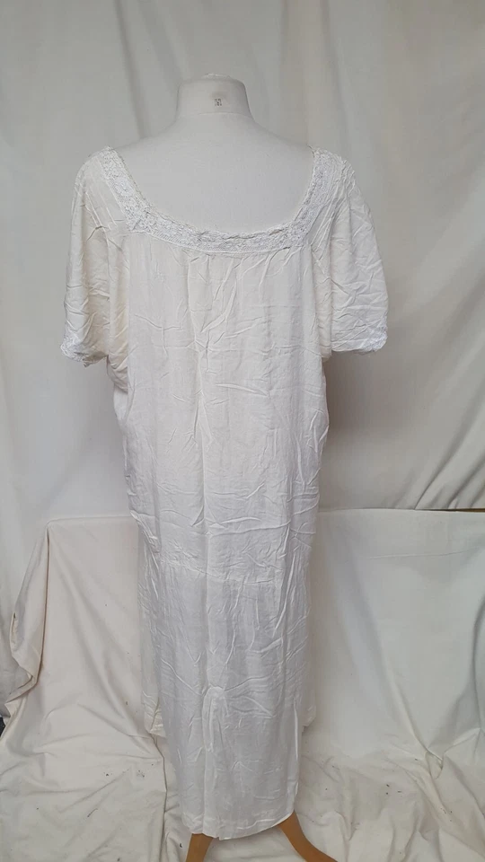 Vintage  Women's Long Night Chemise, Ivory, Lace Trim, Embroidery, Silk? 0734 - Image 4 of 4
