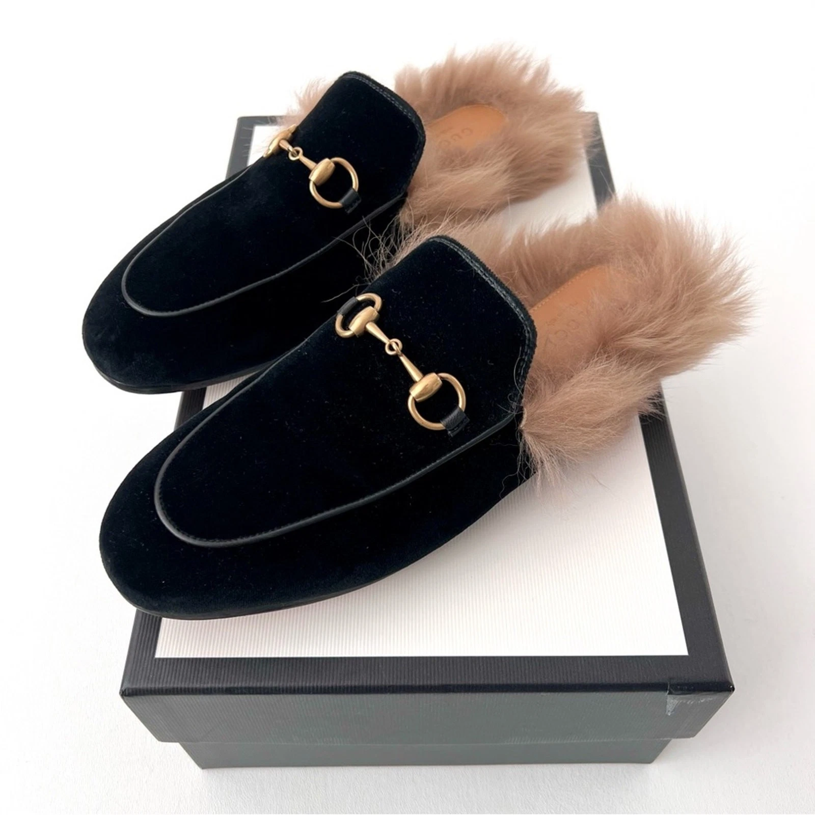 GUCCI Pantoufles plates à mules mules mules mors de cheval velours noir Princetown US 7