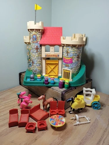 Vintage Fisher Price 1974 COMPLETE PLAY FAMILY CASTLE #993  COMPLETE