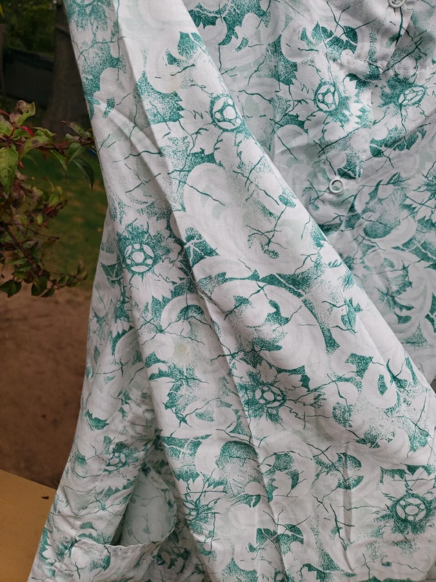 Crest Medium Green Floral Lab Coat Snap Front