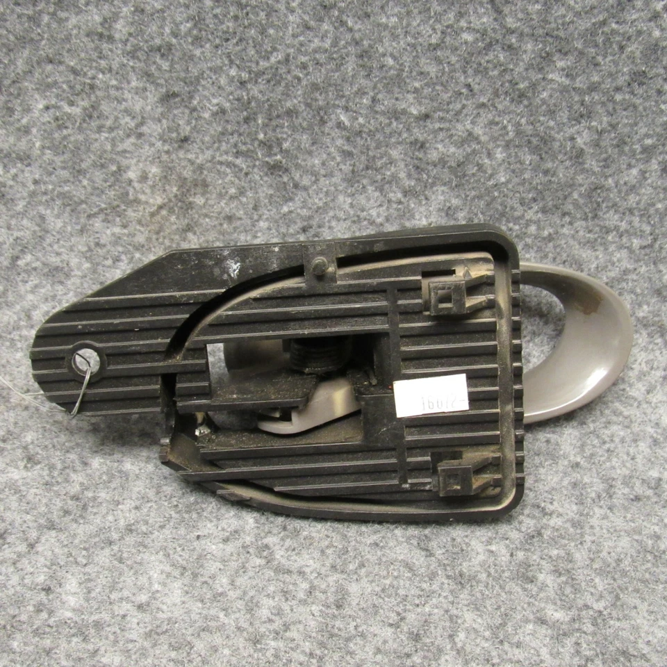 1996-1999 Ford Taurus Sedan destro dianteiro ou traseiro interior maçaneta da porta cinza fabricante de equipamento original E53 - Imagem 4 de 4