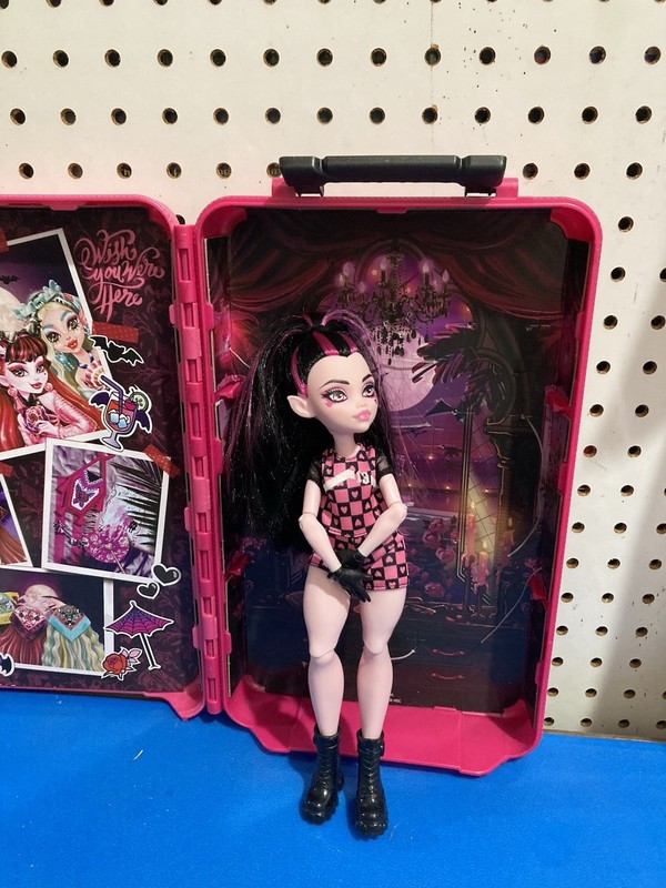 Monster High Skulltimate Secrets Draculaura Doll With Loose Case Clothes On Doll