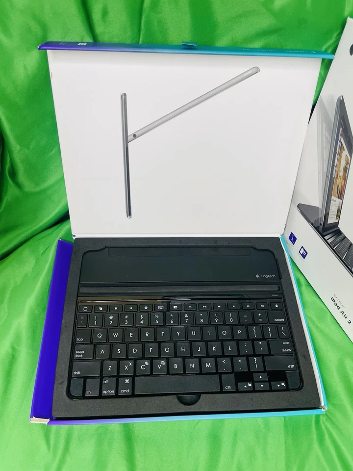 Logitech Ultrathin Magnetic Clip-On Keyboard Cover for Apple iPad 2 Bluetooth - Image 2 of 3