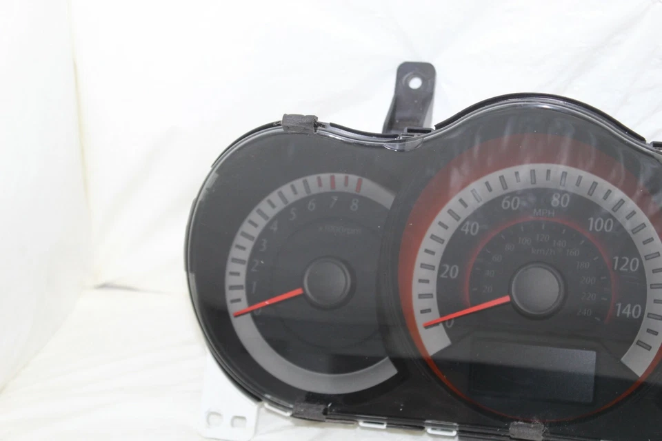 Cuadro de instrumentos velocímetro indicadores del panel de instrumentos Kia Forte 2010 47.178 millas Foto 2 de 4