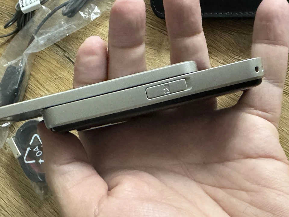 Nokia N96 - 16GB - Schwarz Sehr Gut - Bild 4 von 4