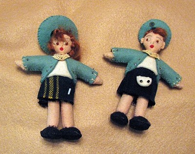 Lenci-type Felt Vintage miniature 4 1/2'' high Scotch Twins - excellent condition
