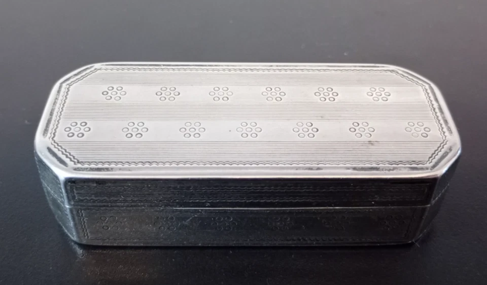Antigua - Plata maciza - Caja de tabaco Foto 2 de 4