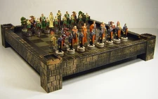 Medieval Times ROBIN HOOD vs Sherriff of Nottingham Chess Set W/ Castle Board