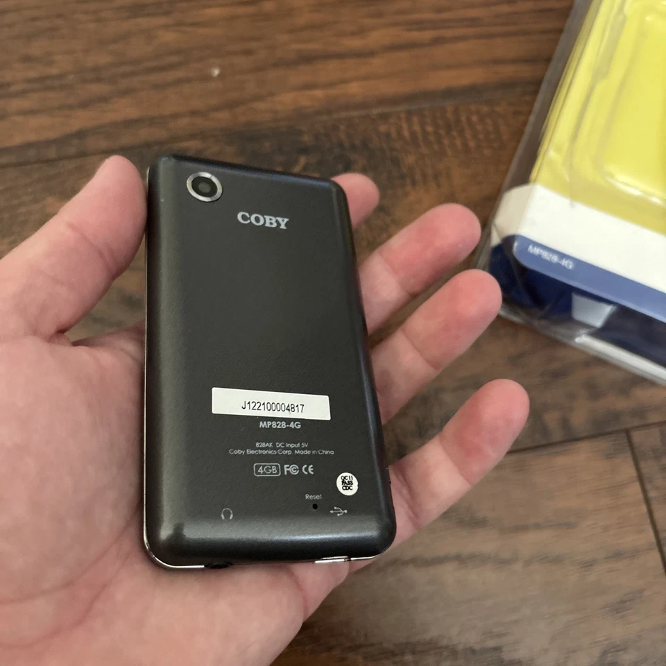 Reproductor de video y cámara Coby MP828-4g 4gb 2.8" pantalla táctil MP3/MP4 solo piezas Foto 4 de 4