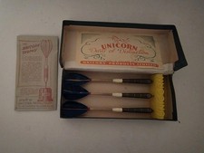 Vintage Unicorn Darts Of Distinction Dart Set - Blue Feathers - Made In England