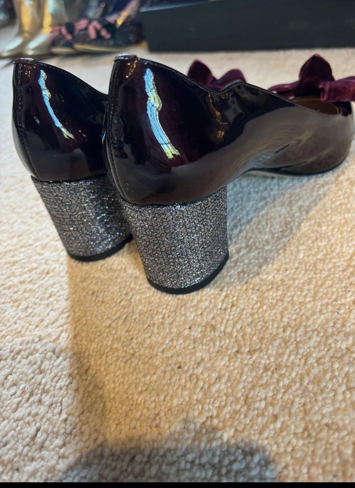 Russell & Bromley Size 41 Plum Patent Mid Gold Heel Shoes - Image 2 of 4