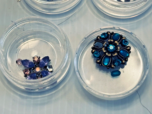 12 pezzi gioielli strass per artigianato in custodie singole artigianato vintage - Foto 3 di 12