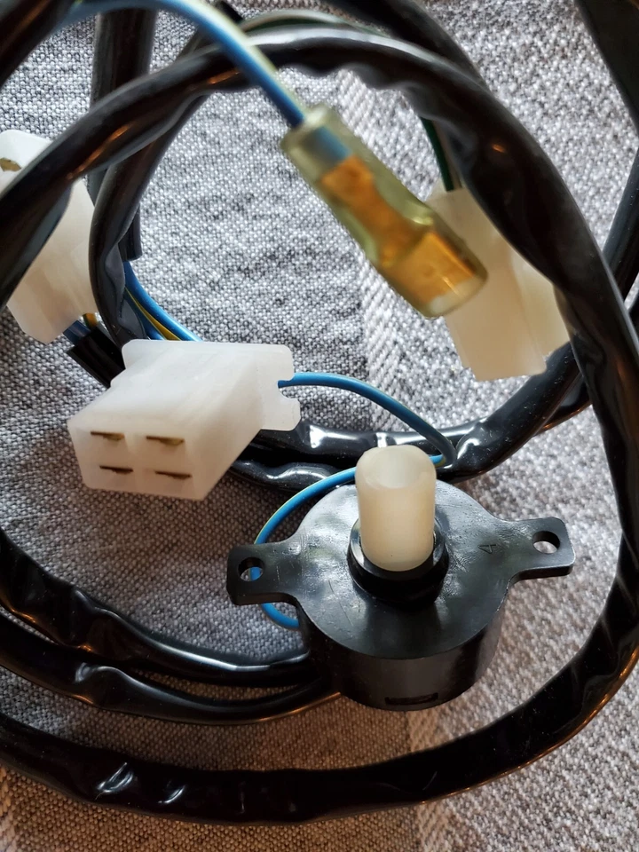 De colección Datsun 610 CONMUTADOR CONJUNTO VENTILADOR AIRE ACONDICIONADO Nuevo Antiguo Stock NISSAN NOS 27041-U8800 Foto 3 de 4