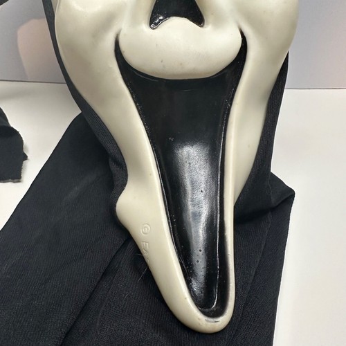 Scream Mask Easter Unlimited MK Stamp Glows Shroud Vintage Fun World Div Rare - Picture 9 of 10