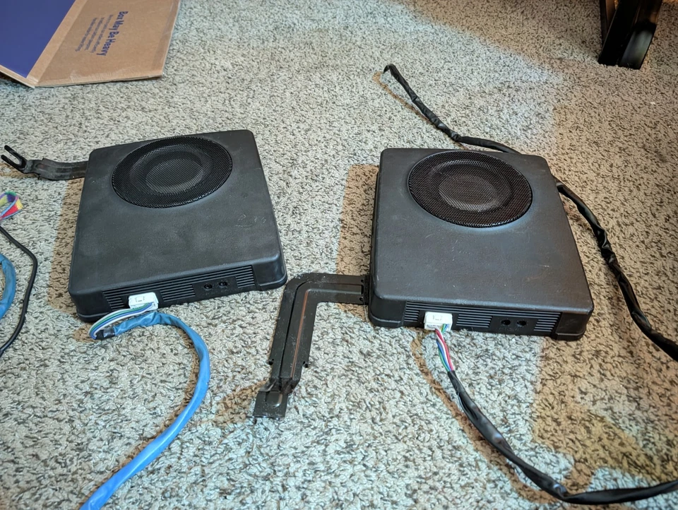 Subwoofers Legacy/Outback 2005-2009 H630SSA310 y H630SAG001 Foto 2 de 2