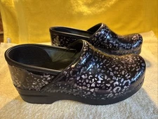 Dansko Shoes Womens US 7.5/8 Black Gray Patent Leather Clogs 38 Slip on FR/SHP