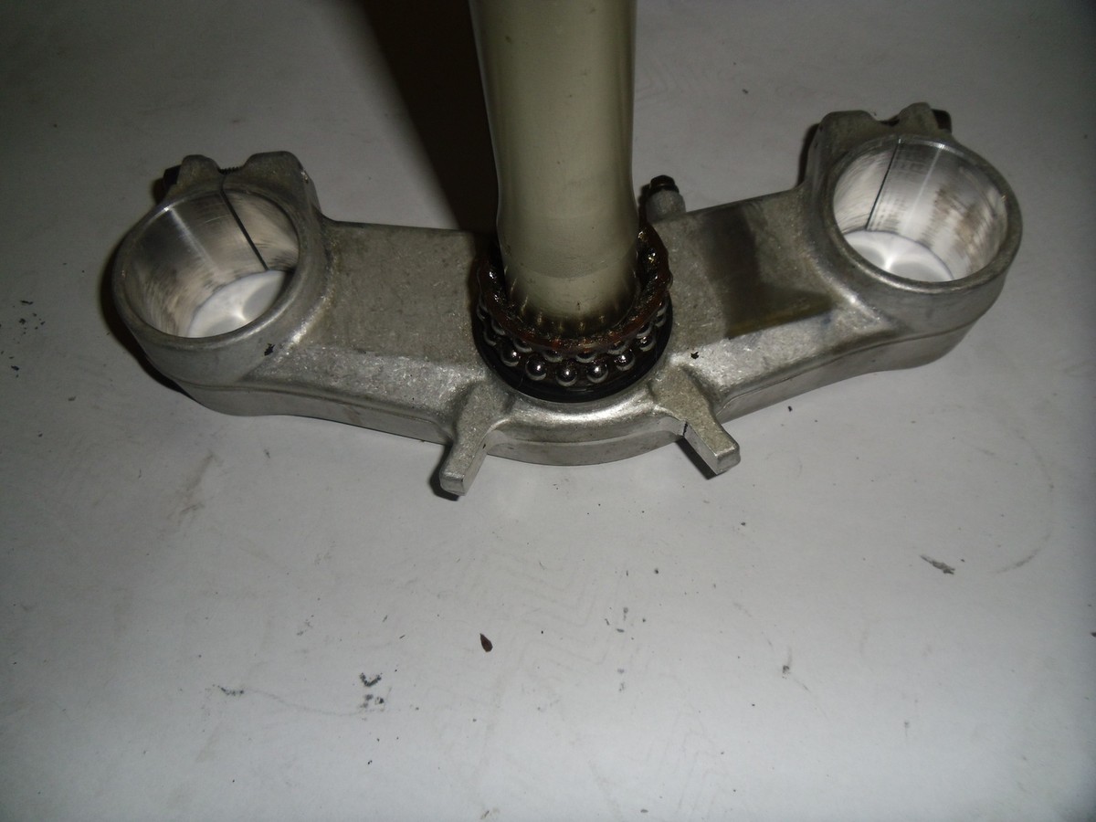 2005-2006 KAWASAKI Ninja ZX6R ZX636 636 STEERING STEM LOWER