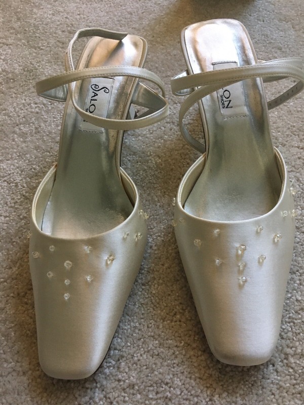 Bridal Wedding Shoes Ivory Satin Ankle Strap 3” Heels. Wore Once Leather Sole