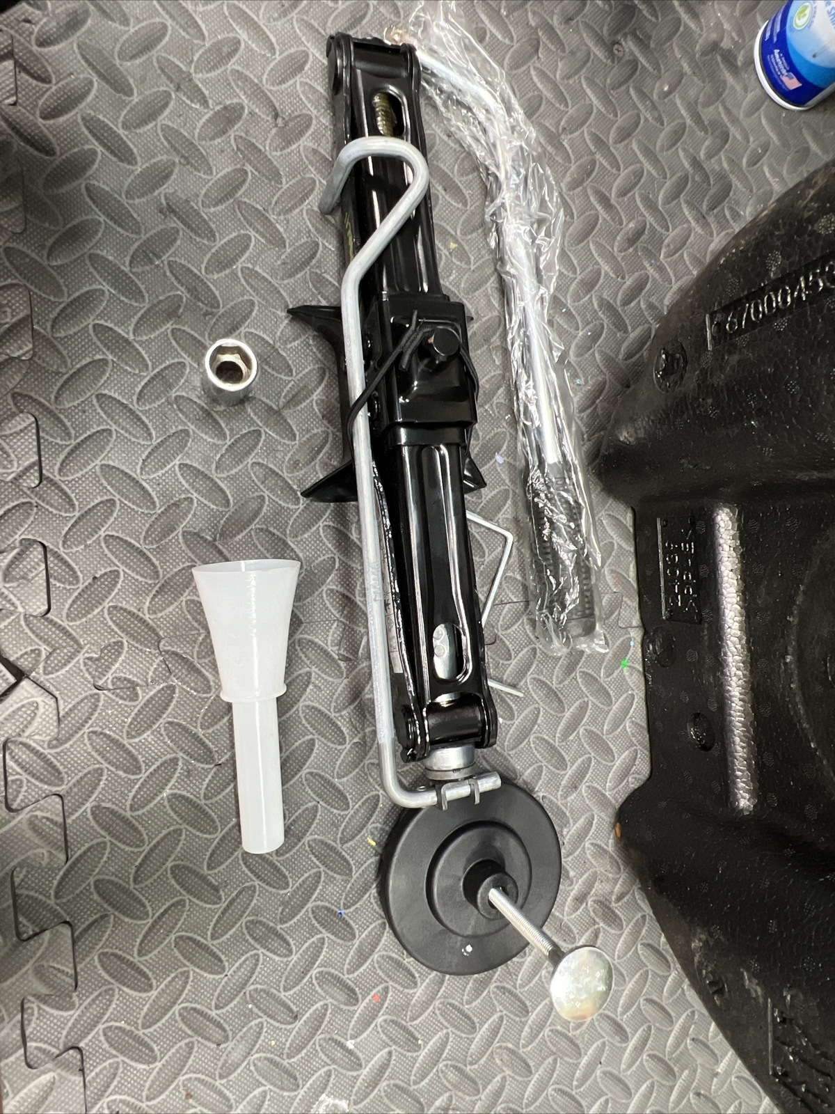 OEM 2014-2022 Maserati Ghibli Quattroporte Emergency Spare Tire Jack Tool Kit