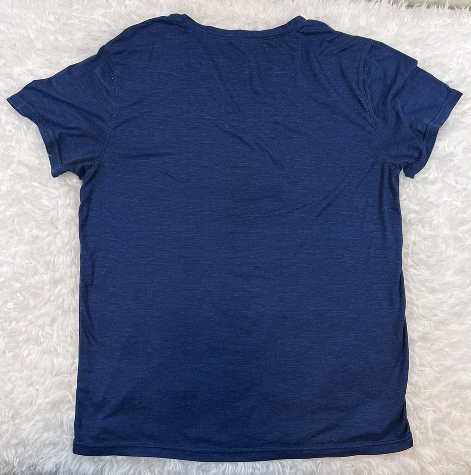 Apt. Camiseta deportiva 9 Seriously Soft cuello en V ropa deportiva para hombre talla mediana Foto 2 de 4